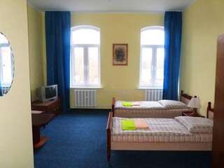 Гостиница у Медведя Черняховск Большой двухместный номер с 2 отдельными кроватями-2